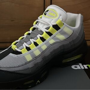 Like new Air Max 95’s OG in grey/neon yellow men’s size 8.5